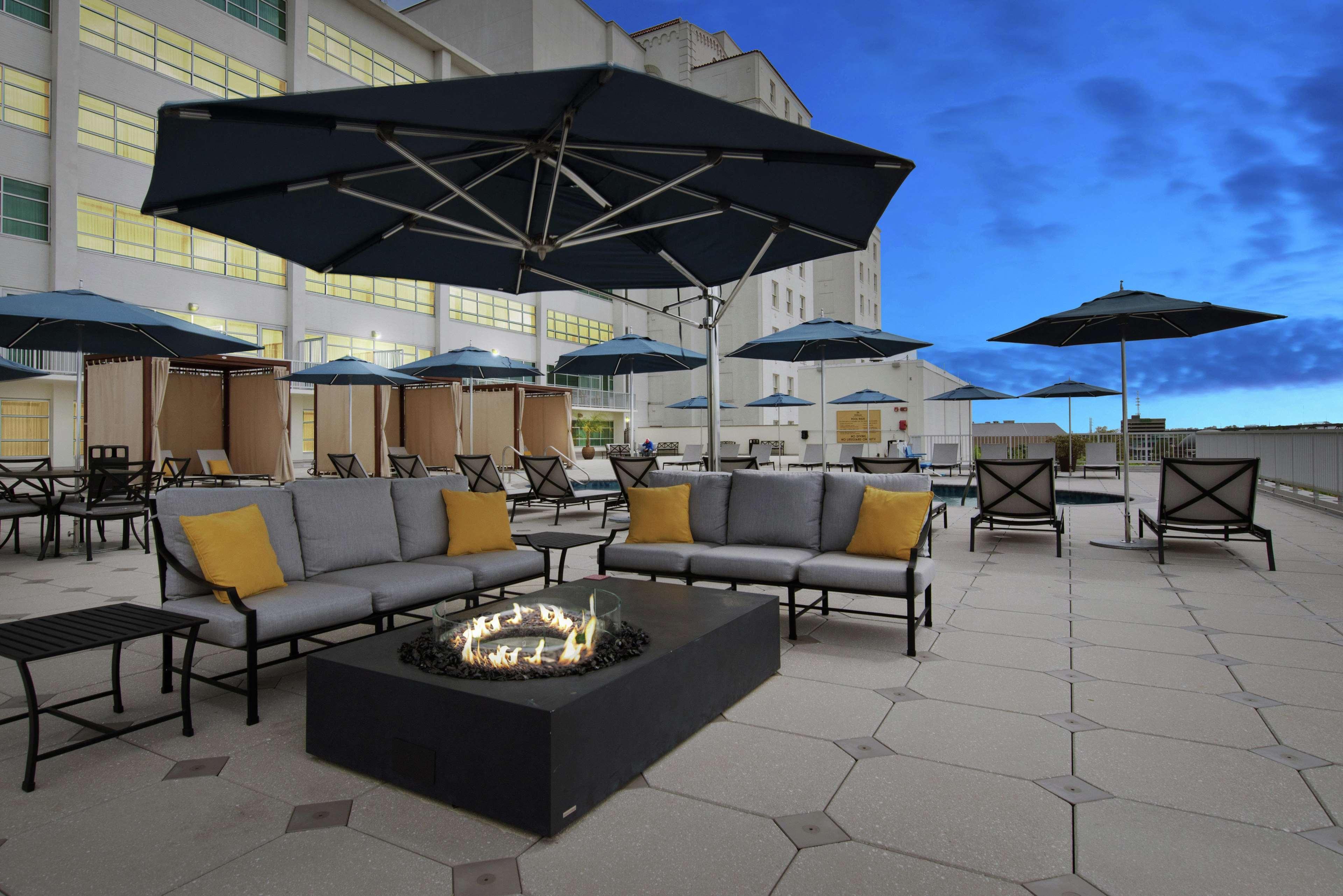 Hilton Baton Rouge Capitol Center Hotel Exterior foto